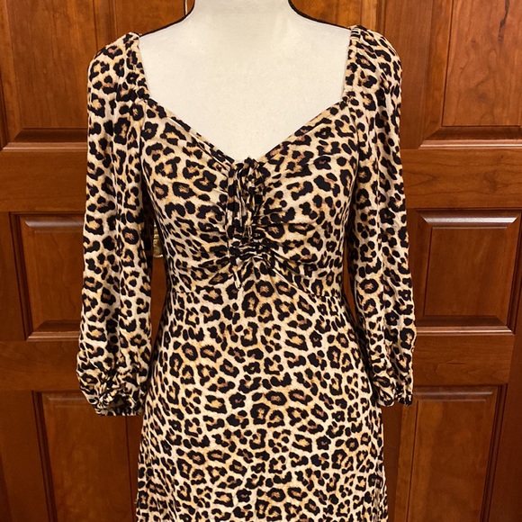 H&M Leopard Dress 🐆 - Picture 2 of 9